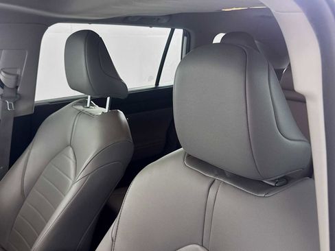 Used 2020 Toyota Highlander XLE image 20