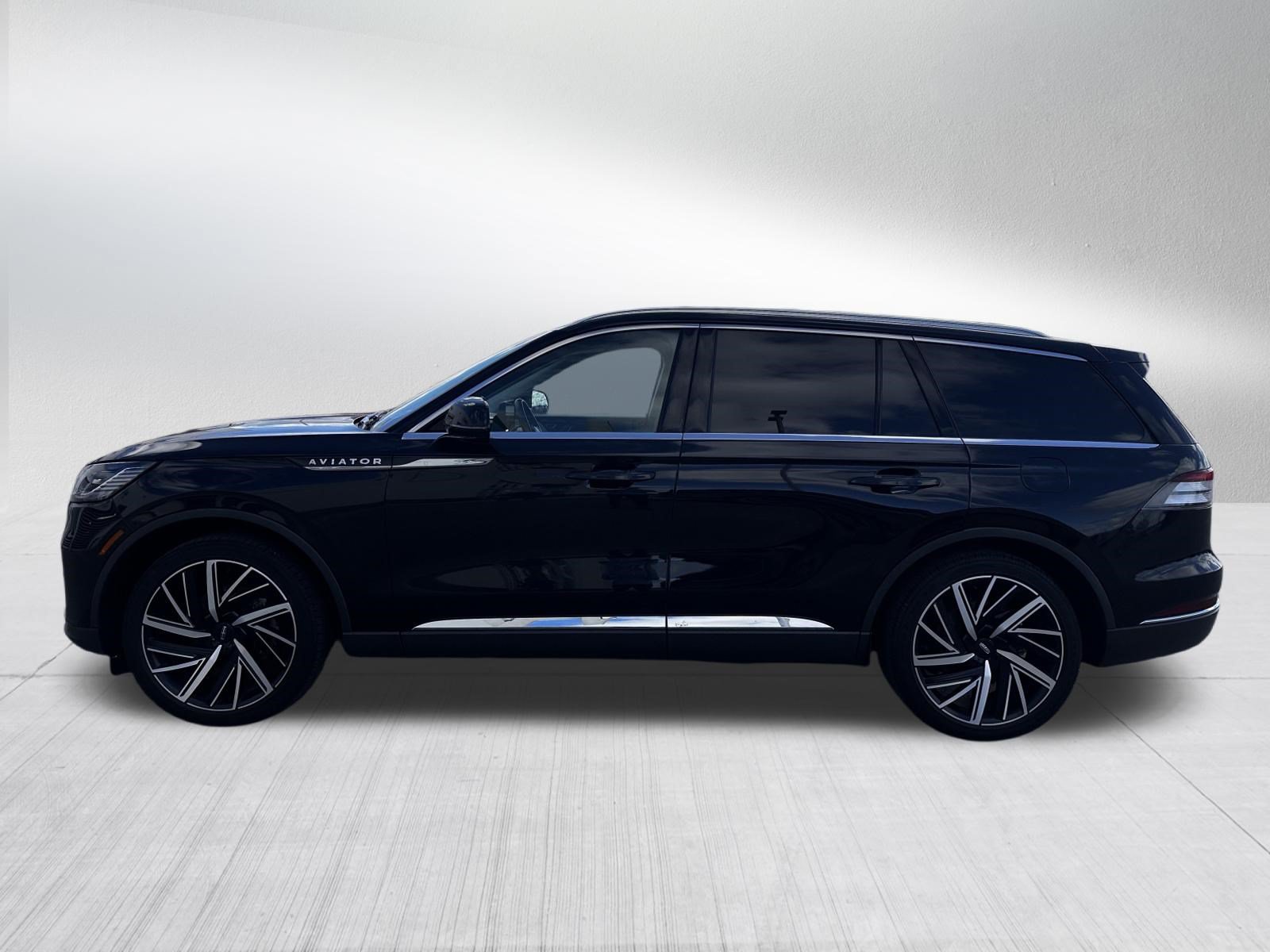 Used 2025 Lincoln Aviator Reserve w/ Equipment Group 201A AWD/4WD image 4