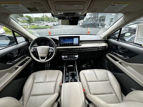 Certified 2023 Lincoln Corsair AWD w/ Equipment Group 101A image 16