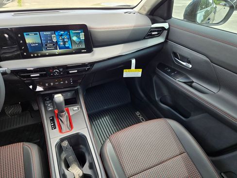 New 2026 Nissan Kicks SR w/ Cold Weather Package FWD image 12