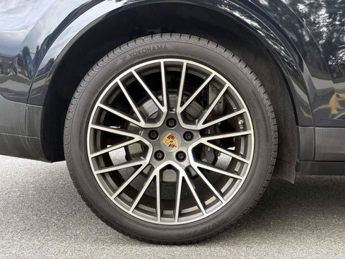 Used 2022 Porsche Cayenne Platinum Edition AWD/4WD image 32