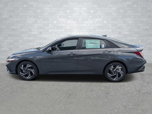 New 2025 Hyundai Elantra Sport image 8