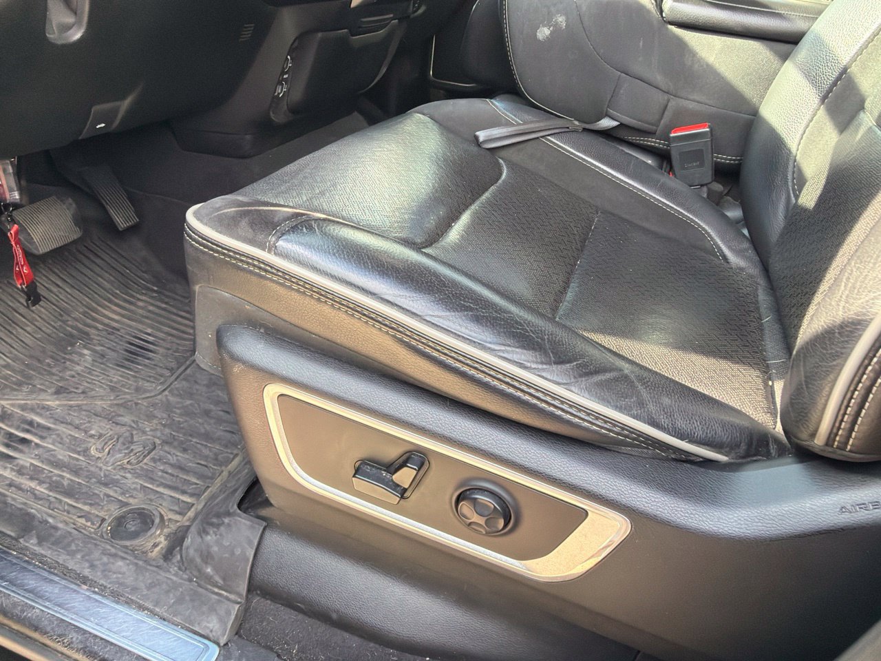 Used 2019 RAM 1500 Laramie RWD image 8