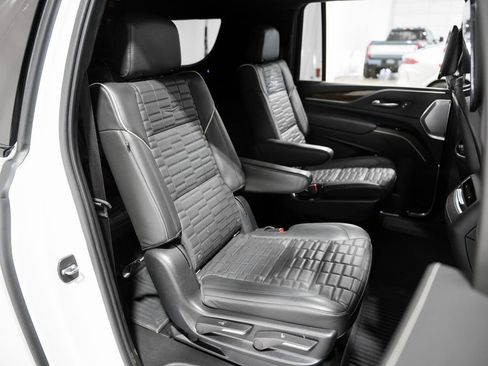 Used 2022 Cadillac Escalade ESV Sport Platinum w/ LPO, ONYX Package AWD/4WD image 33
