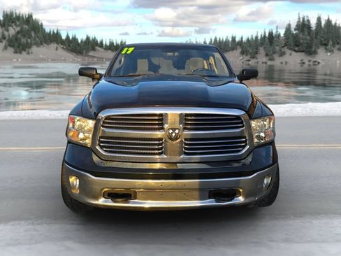 Used 2017 RAM 1500 Classic SLT w/ SLT Plus D←cor Group AWD/4WD image 8
