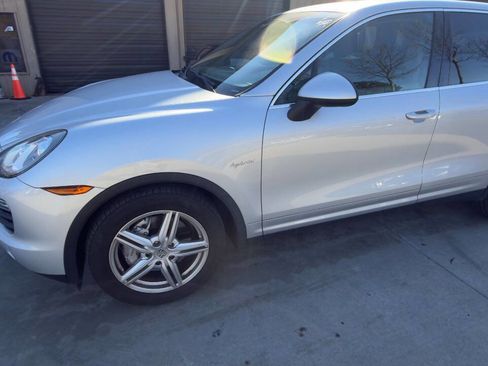 Used 2011 Porsche Cayenne S image 11