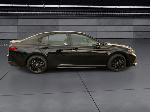 Used 2026 Toyota Camry SE image 5