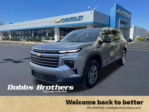 Used 2026 Chevrolet Traverse LT w/ Driver Confidence Package FWD image 3