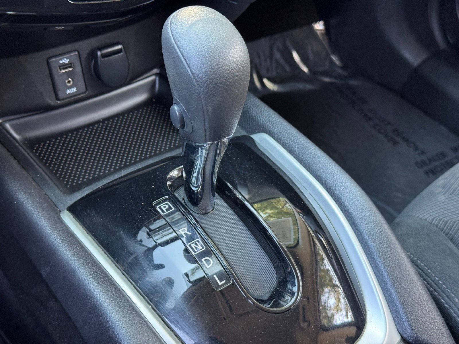 Used 2015 Nissan Rogue S AWD/4WD image 28