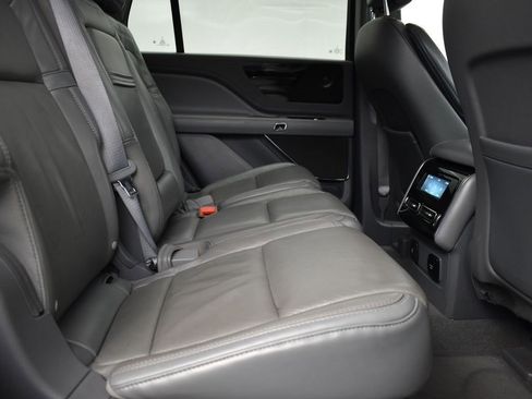 Used 2020 Lincoln Aviator Reserve w/ Class IV Trailer Tow Package image 23