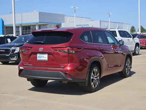 Used 2023 Toyota Highlander XLE FWD image 9