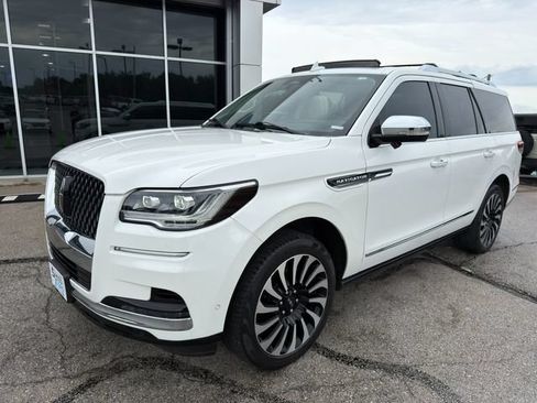 Used 2023 Lincoln Navigator Black Label AWD/4WD image 3
