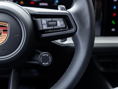 Certified 2026 Porsche Cayenne image 16