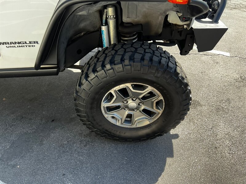 Used 2013 Jeep Wrangler Unlimited Rubicon w/ Connectivity Group AWD/4WD image 14