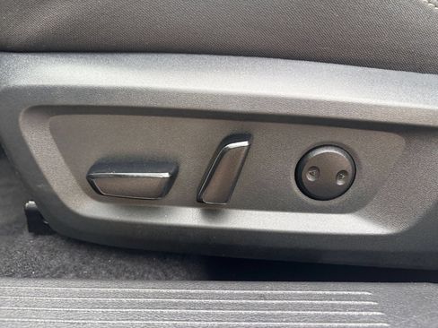 Used 2025 Nissan Rogue SV FWD image 21