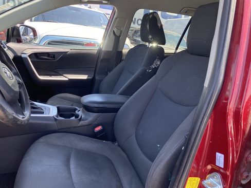 Used 2021 Toyota RAV4 LE w/ Carpet Mat Package (TMS) FWD image 11
