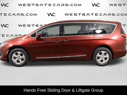 Used 2017 Chrysler Pacifica Touring-L Plus image 5