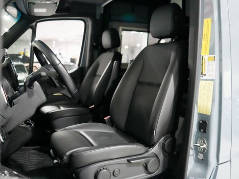 Used 2021 Mercedes-Benz Sprinter 2500 image 10