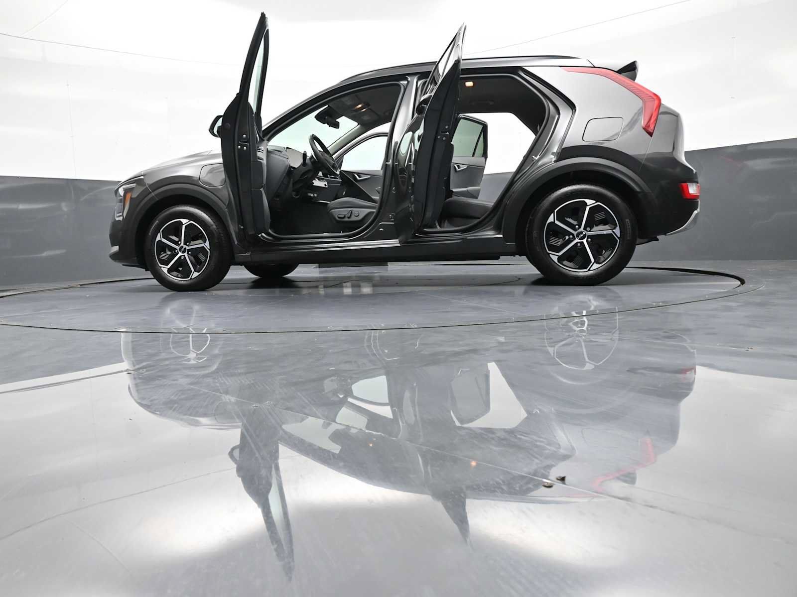 Certified 2025 Kia Niro EX w/ EX Cold Weather Package FWD image 47