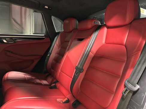 Used 2017 Porsche Macan Turbo image 6