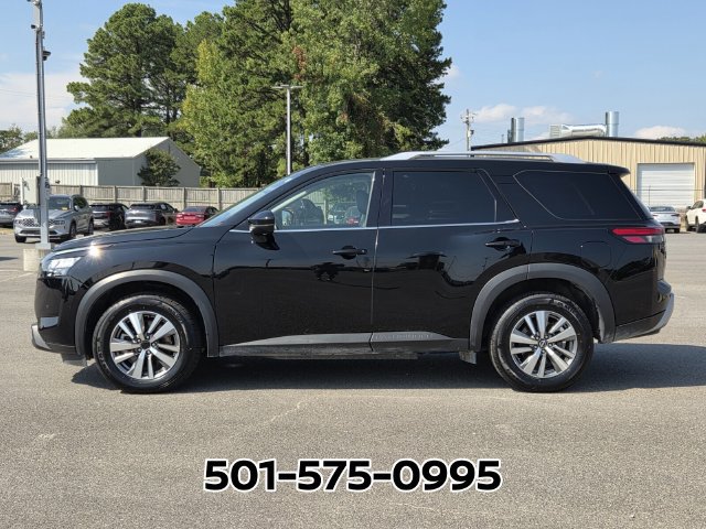 Used 2025 Nissan Pathfinder SL AWD/4WD image 2