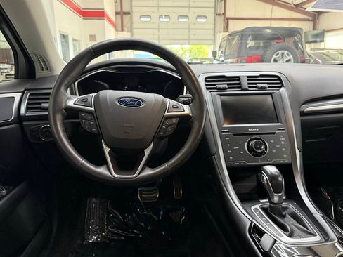 Used 2015 Ford Fusion Titanium FWD image 21
