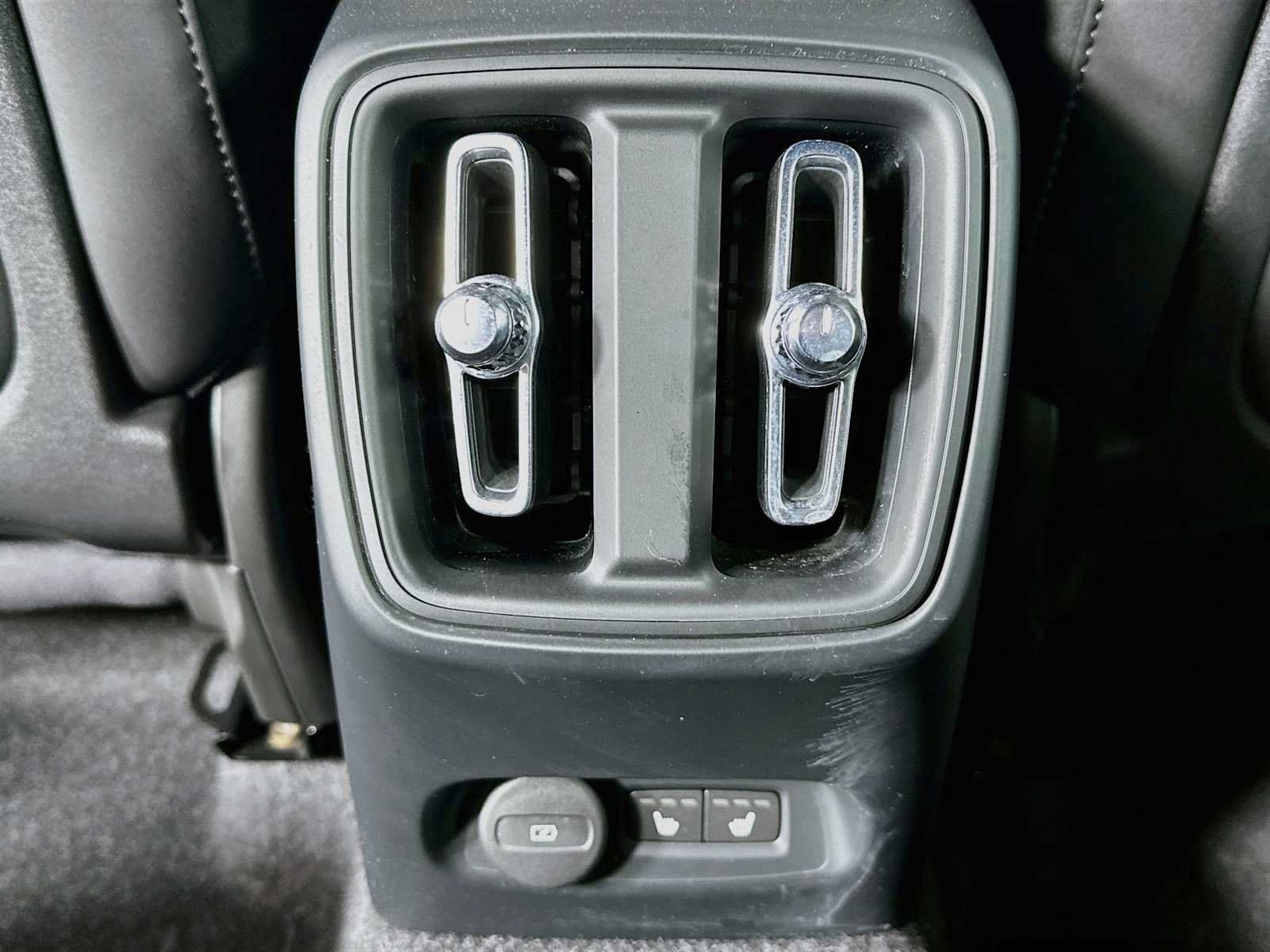 Used 2022 Volvo XC40 P8 Recharge Plus AWD/4WD image 24