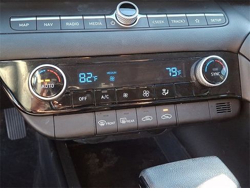 Used 2024 Hyundai Elantra SEL image 18