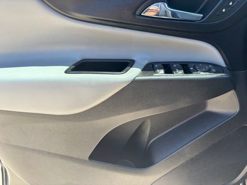Used 2018 Chevrolet Equinox LS FWD image 9
