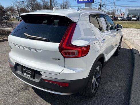 Used 2025 Volvo XC40 B5 Plus AWD/4WD image 5