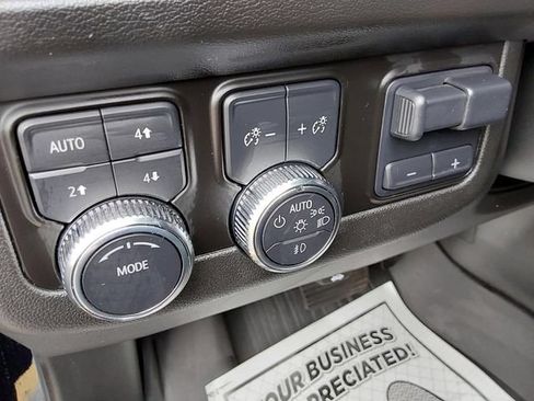 Used 2024 GMC Yukon AT4 w/ Technology Package AWD/4WD image 31