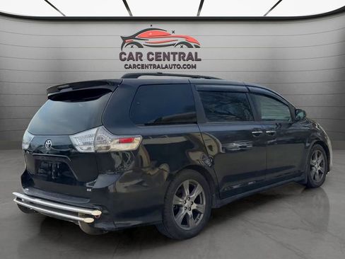 Used 2017 Toyota Sienna SE Premium FWD image 5