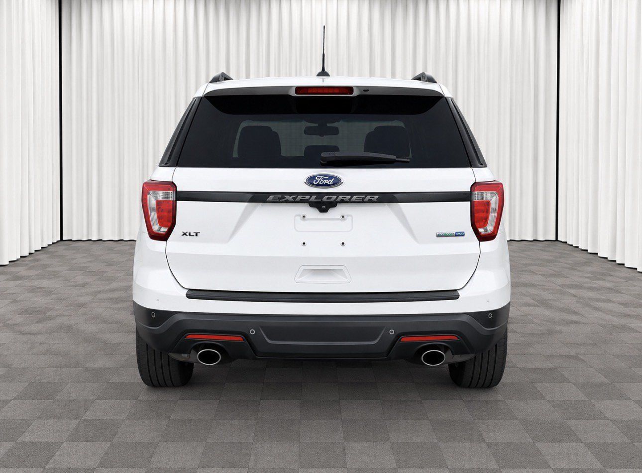 Used 2018 Ford Explorer XLT w/ Equipment Group 202A FWD image 4