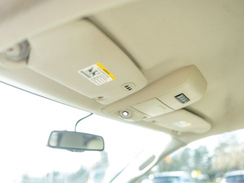 Used 2015 Chrysler Town & Country Touring w/ Driver Convenience Group image 33