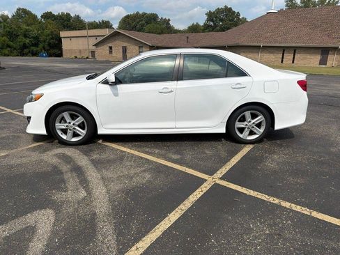Used 2012 Toyota Camry SE FWD image 3