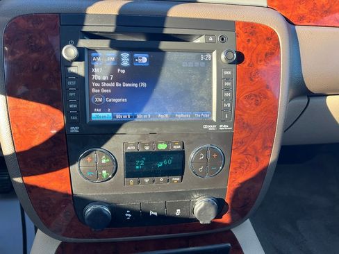 Used 2013 Chevrolet Suburban LTZ image 35