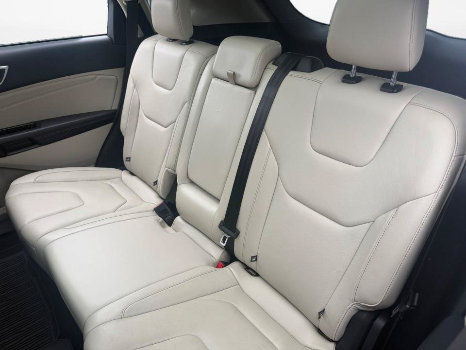 Used 2019 Ford Edge Titanium w/ Cold Weather Package AWD/4WD image 12