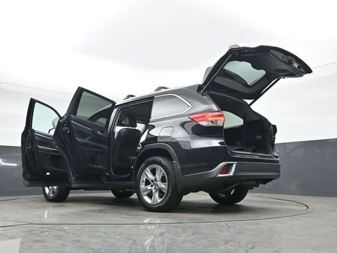 Used 2017 Toyota Highlander Limited image 55