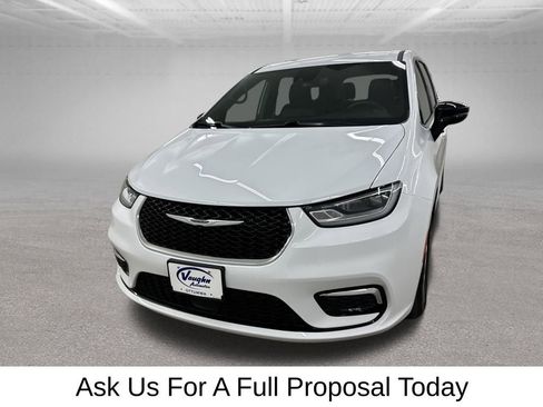 Used 2025 Chrysler Pacifica Select FWD image 6