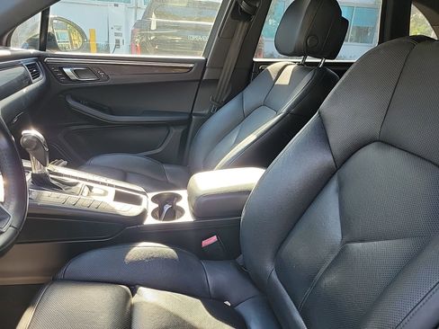 Used 2018 Porsche Macan S image 25