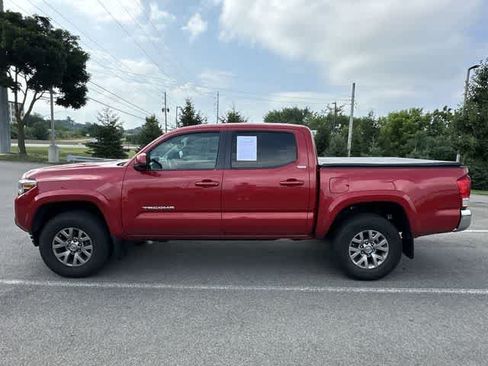 Used 2017 Toyota Tacoma SR5 w/ Tow Package AWD/4WD image 2