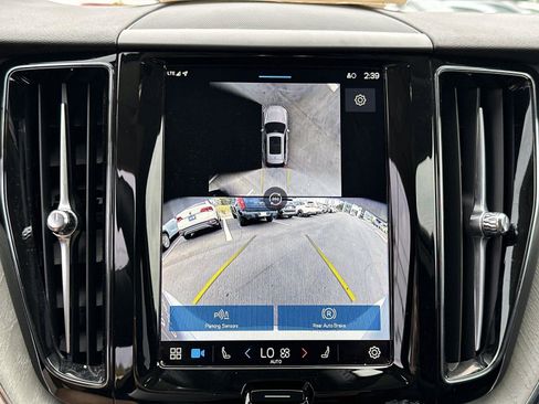 Certified 2025 Volvo XC60 B5 Plus image 23