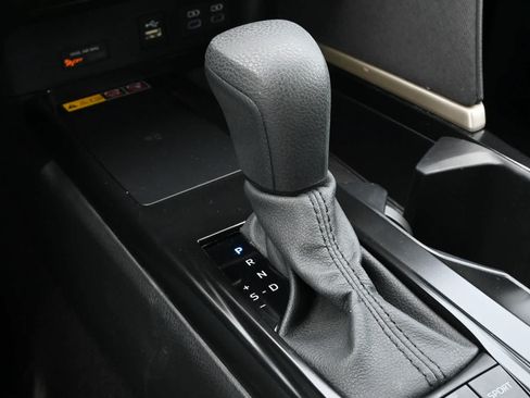 Used 2025 Toyota Camry LE w/ Convenience Package FWD image 15