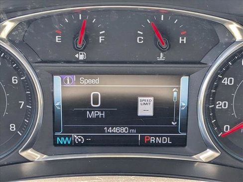 Used 2018 Chevrolet Equinox Premier FWD image 11