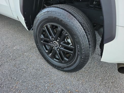 Used 2023 Toyota Tundra SR5 w/ SR5 Convenience Package AWD/4WD image 26