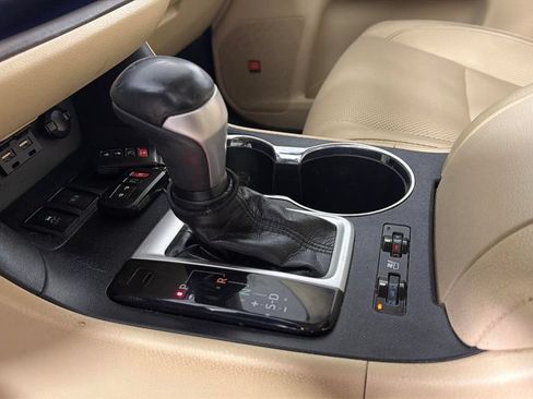 Used 2019 Toyota Highlander Limited FWD image 22