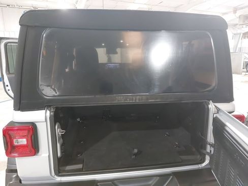 Used 2024 Jeep Wrangler Unlimited Rubicon w/ Safety Group AWD/4WD image 14