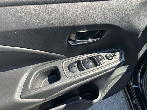 Used 2025 Nissan Versa SV FWD image 18