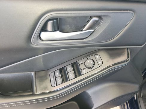 Used 2025 Nissan Rogue SV FWD image 29