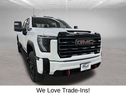 Used 2025 GMC Sierra 2500 AT4 w/ AT4 Premium Plus Package AWD/4WD image 3